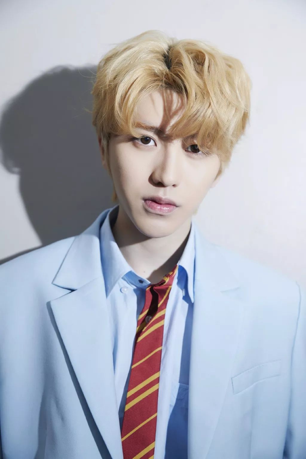 榜妹热线 | 蔡徐坤跨年、郑爽镜双城、赖冠霖赵