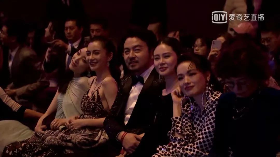 性别男,18 岁,单身,遇上一个 36 岁的大叔说想守