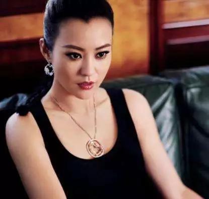 被曝光新恋情后,她才说早就"结束婚姻"了,两次婚姻后还能找到真爱吗?
