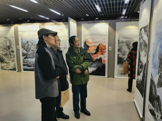 庆贺新中国七十华诞高原雪山画派作品展亮相西宁