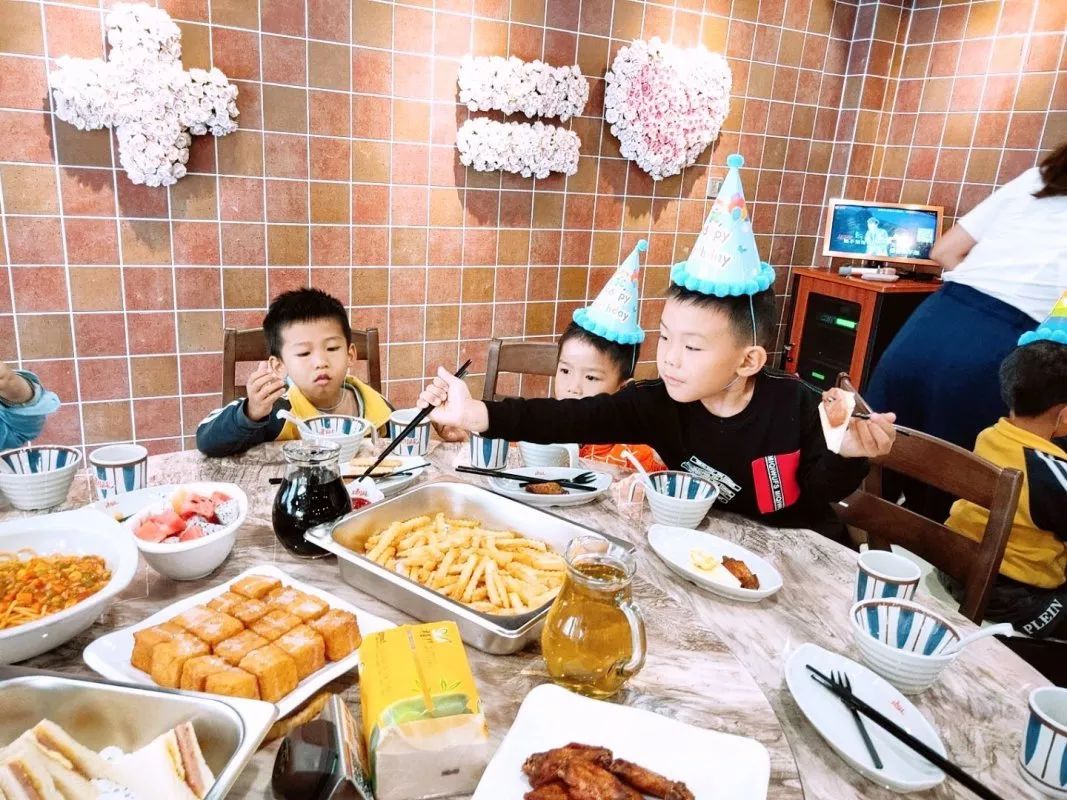 生日派对食物 4f70bfdee007447a9c9c55e13c1ca4f5.jpeg