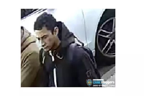 法拉盛街头光天化日被抢2000美金,纽约年底不