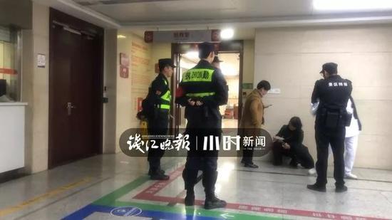 杭州女子捅伤丈夫，抢救室外大喊“要等老公”！家属称她受家暴已有两三年