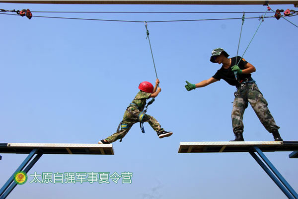 山西临汾暑期青少年军事拓展训练夏令营星空体育app登录入口让孩子学会时间管理(图2)