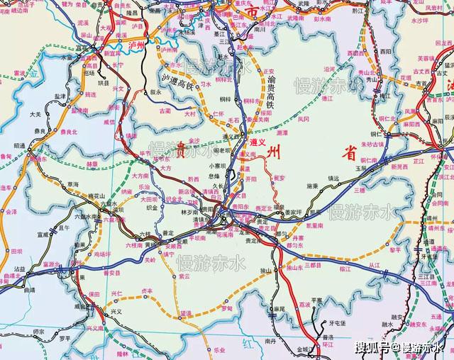 在铁路建设方面:协同推进蓉遵高铁泸州至遵义段项目,双方联合争取蓉
