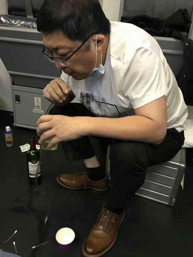 对话“为乘客吸尿”的广州医生：当时想不到害怕，成网红始料未及