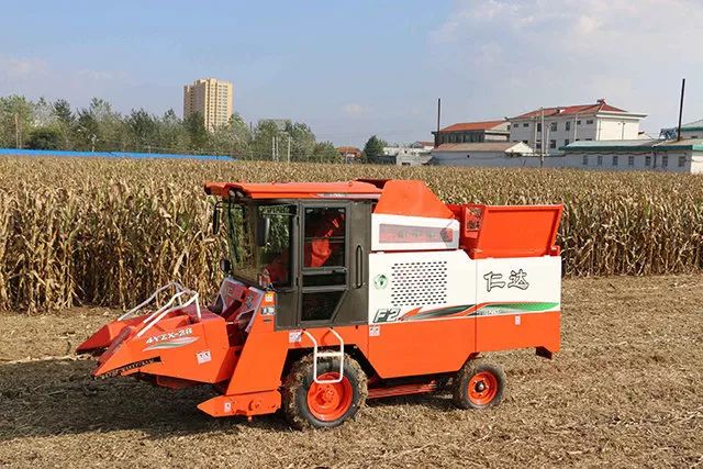 新型玉米收割机哪个品牌最好 0b9f8367ce6446fba2f37c2fd07adcb5.jpeg