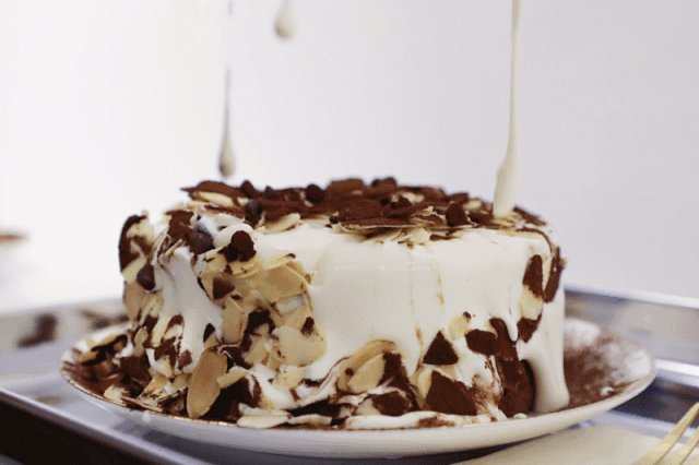 蛋糕比云朵柔软,还会duangduang抖臀!美食博主都实名吹爆!