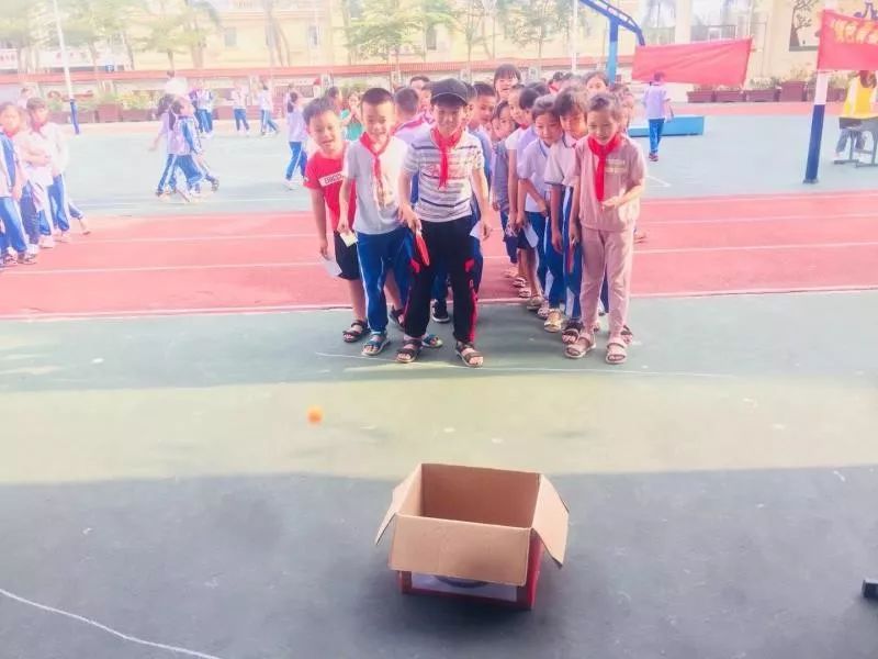 两人口头游戏_两人三足游戏图片(2)