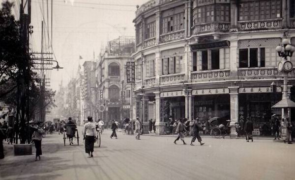 广州靖海路及长堤大马路的骑楼,1937年.