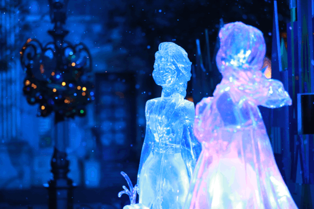 冰雪奇缘魔法笼罩上海迪士尼变幻魔都今冬的第一场雪