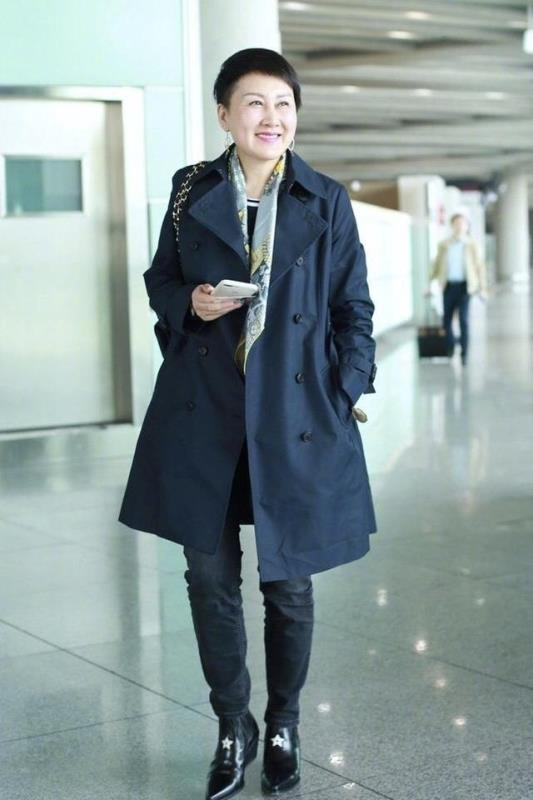 搭配衣服的丝巾高级 bf6862736d5f43c99778cc3758f691fc.png