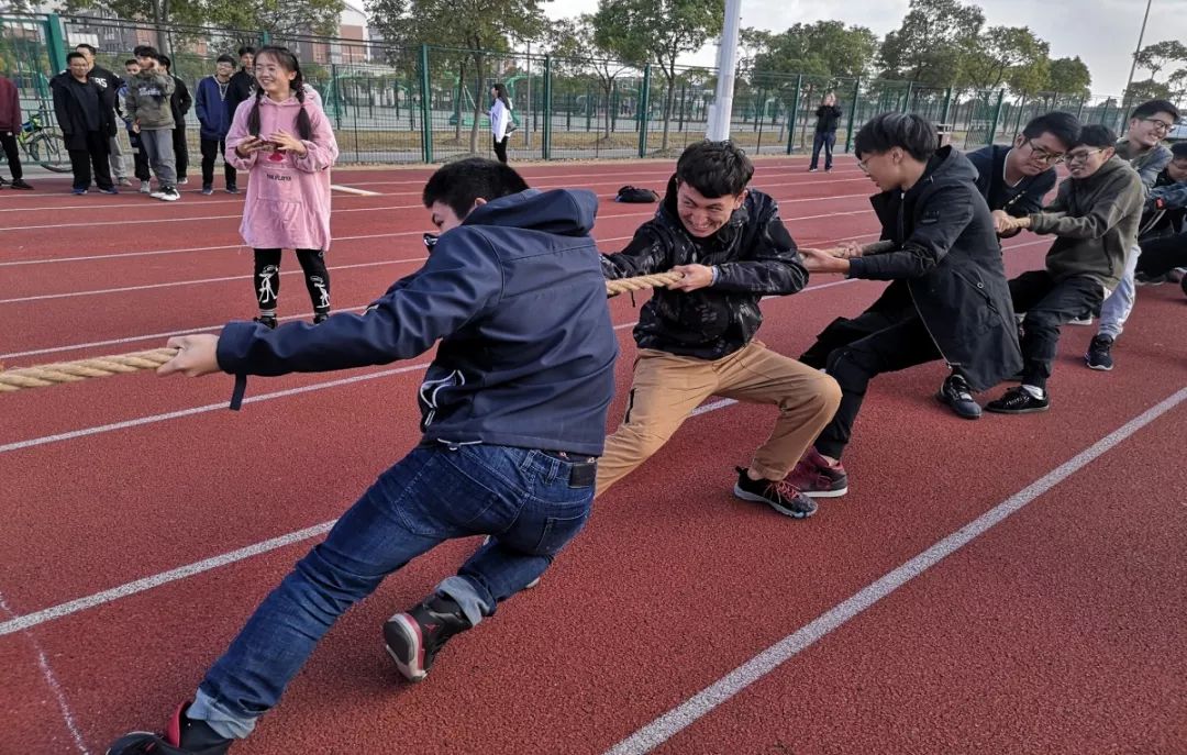 纬度wedo冲呀新生拔河赛