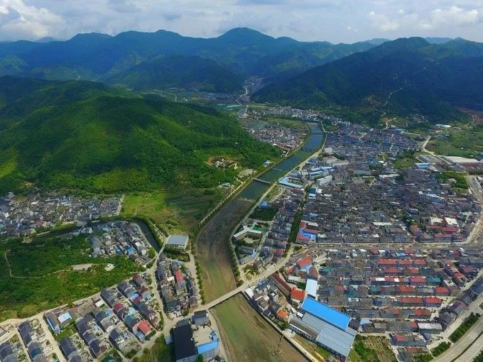 大佳何村人口_大佳何团联村