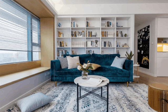 用来作为读书空间也很惬意 新颖的设计方式 1 卧室书架墙 对于上班族