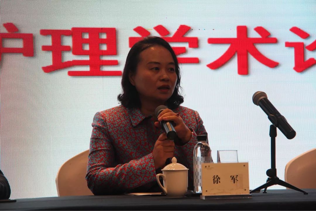 徐军副理事长代表宁波市护理学会对国科大华美医院护理队伍所取得的