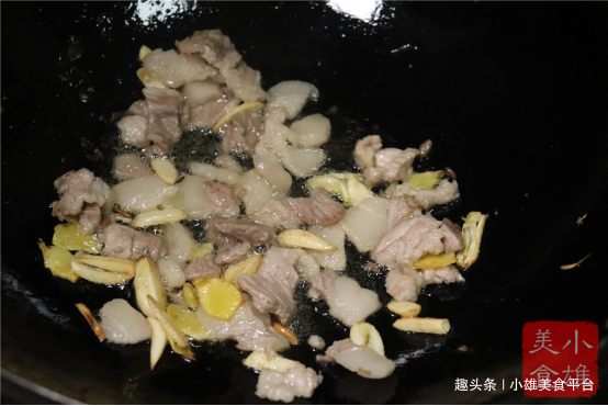 何大厨炒包菜家常做法 3b6d19c10d6c439396f7c403ecefef4e.png
