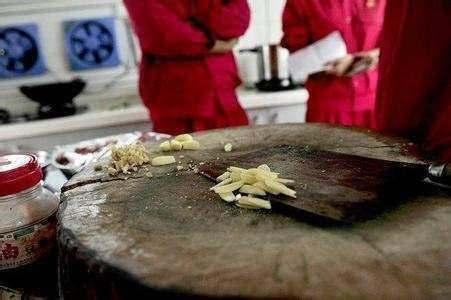 菜板发霉了怎么去除掉 4a9b86a8c1b2479bab55029bfdfa70c1.jpeg