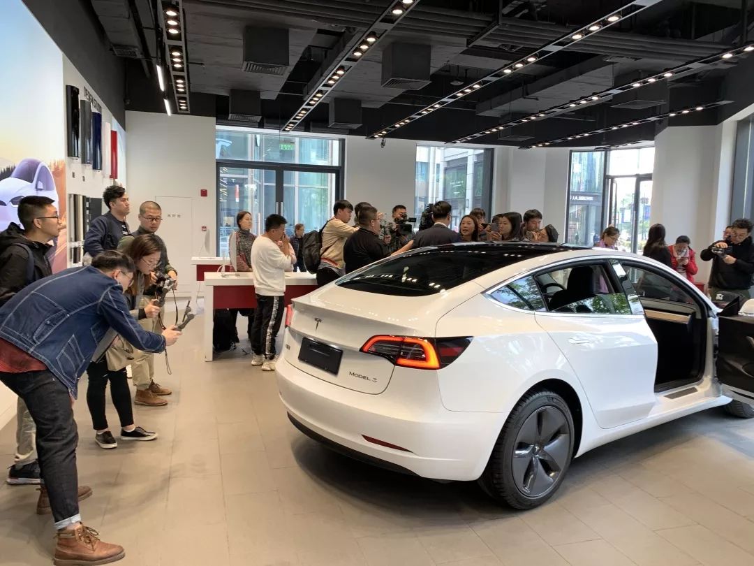 中国制造model3正式亮相2019广州车展并进入特斯拉体验店