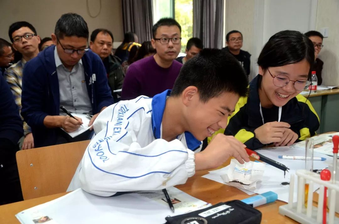校园动态相互学习共同提高湖州市第五中学来桐乡市现代实验学校交流