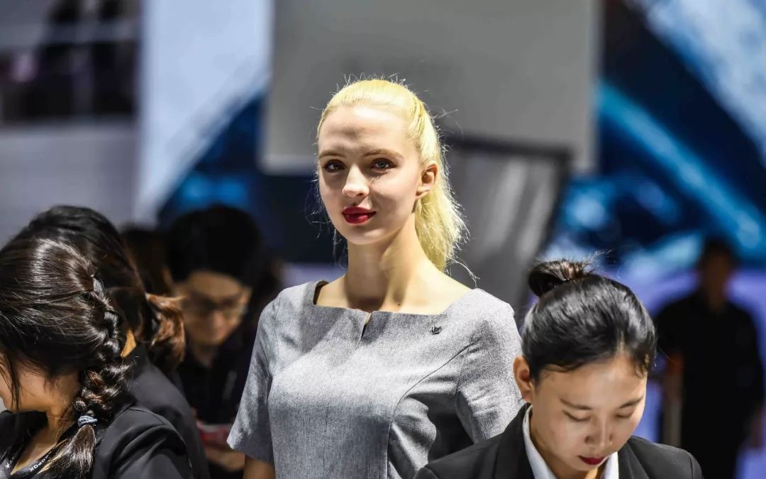 满屏都是腿!广州车展一大波美女车模来了,不看后悔一整年!