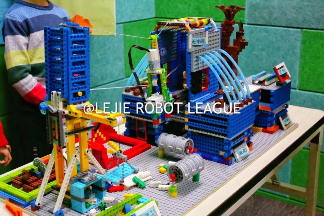 大机器人儿童画 e0b4f4f614dd4c52a95073b3411d9267.jpeg