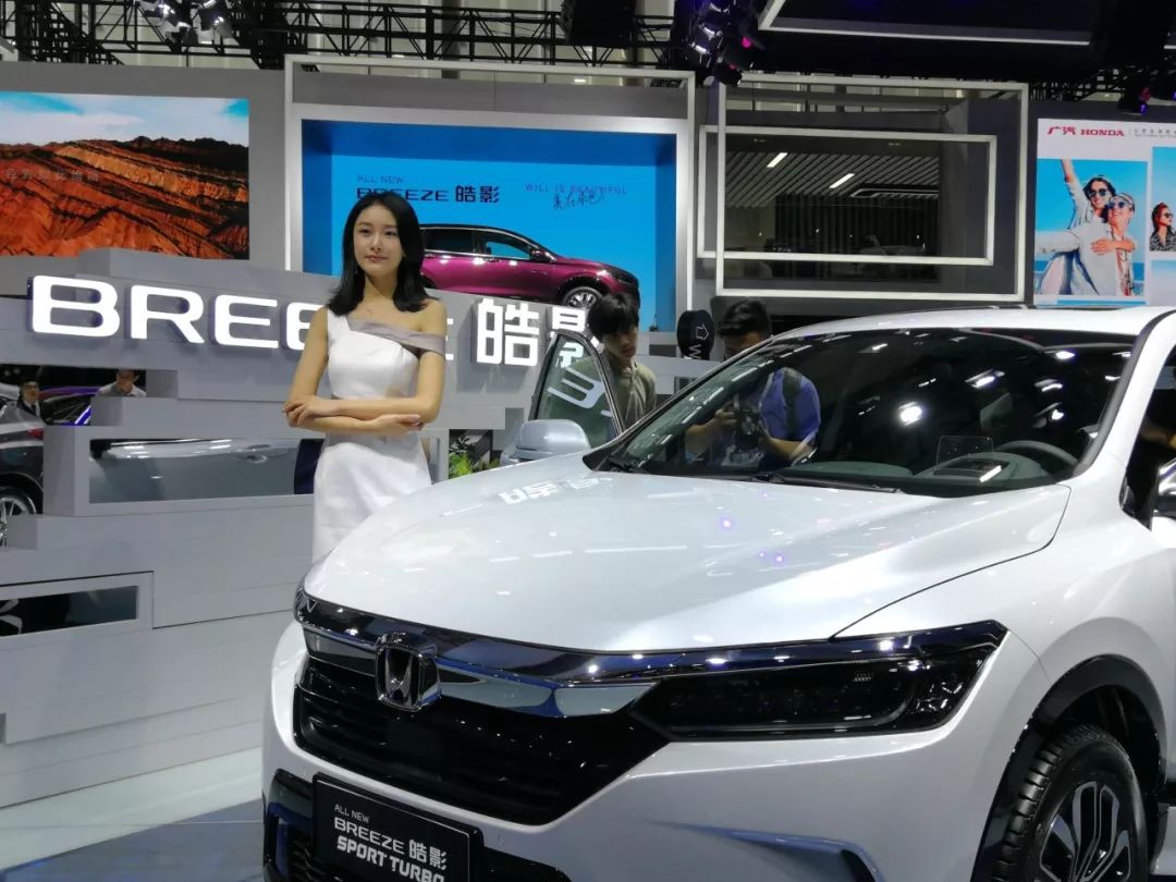 满屏都是腿!广州车展一大波美女车模来了,不看后悔一整年!