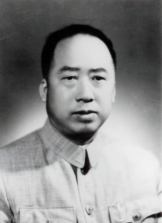 之后红五军扩编为红三军团,彭升为军团长,政委还是滕代远,两人还是