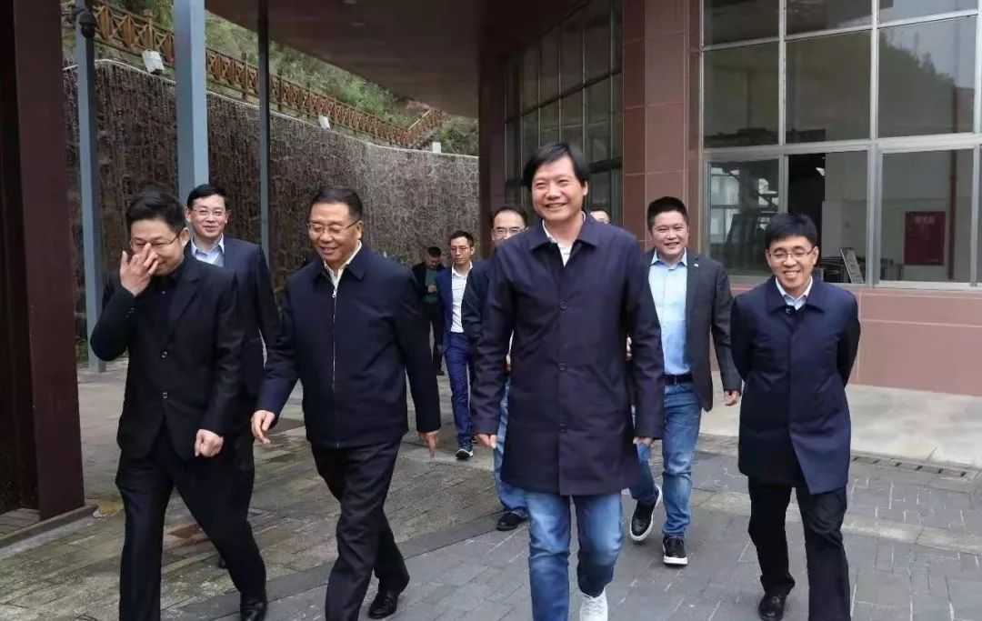 短短仨小时，雷军和李保芳为何满面笑容？