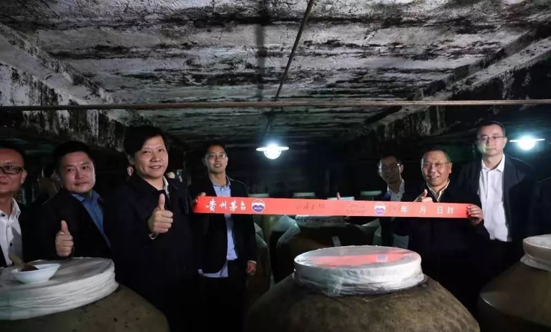 短短仨小时，雷军和李保芳为何满面笑容？