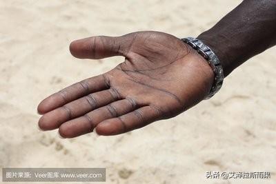 黑人的手以上的内容都不是我今天想说的黑手，今天我想说说这样的黑手：