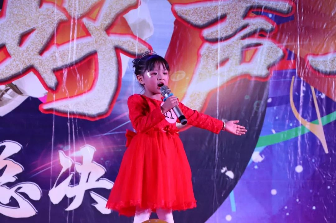 五个字的歌女的唱的 58ff41912f4c4de28c9d6542fc1f0f1c.jpeg