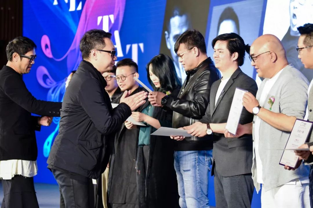 以右&唐小松&曾蓉:十间坊新晋冠亚季点燃设计激情_武贤