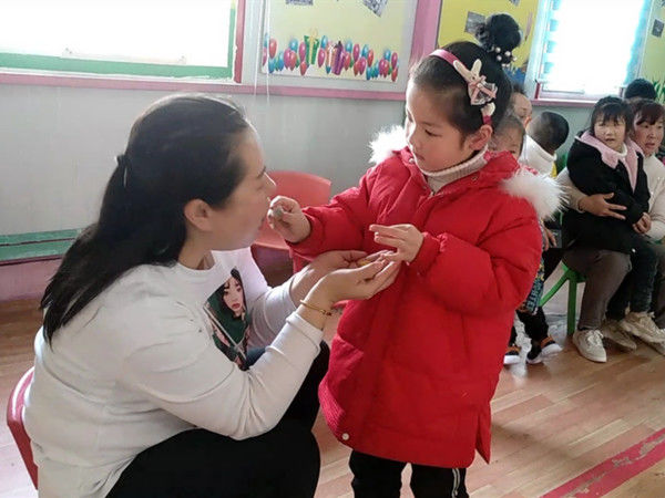 「90后俏妈育儿」家里有孩子的，冬天这4样水果别常吃，孩子容易上火、伤脾胃