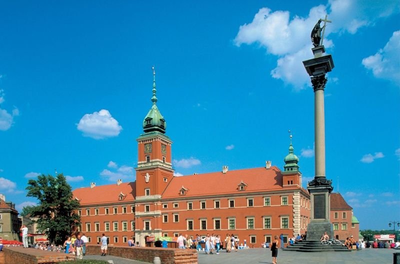 为斯拉夫国家,波兰为何抛弃同宗兄弟俄罗斯,投