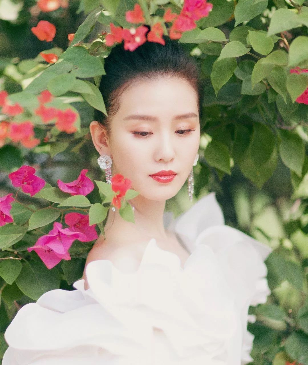 原创刘诗诗倪妮气质这块拿捏得真到位!黑白天鹅合体,没几个人比得过