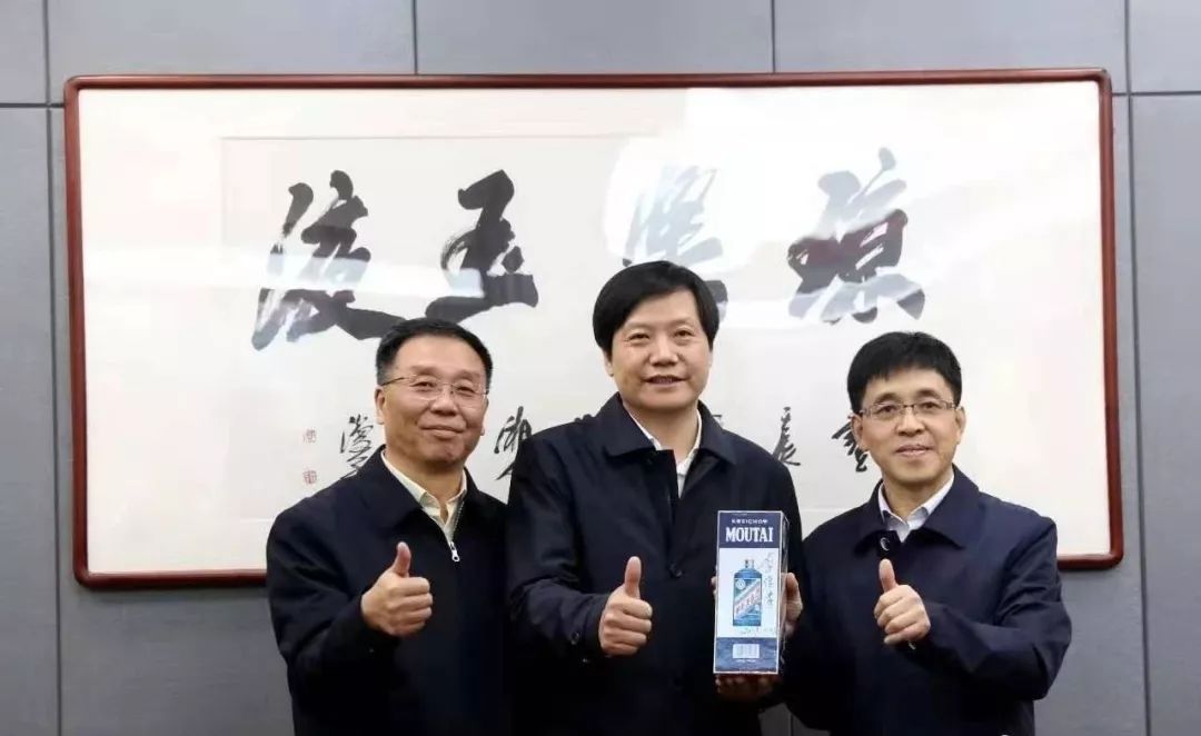 短短仨小时，雷军和李保芳为何满面笑容？
