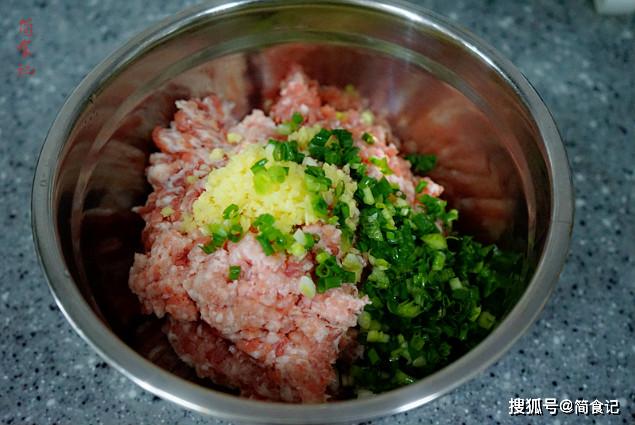 如何把肉剁成肉馅 feb22a76a2a2464ebadb24e4c4fe0584.jpeg