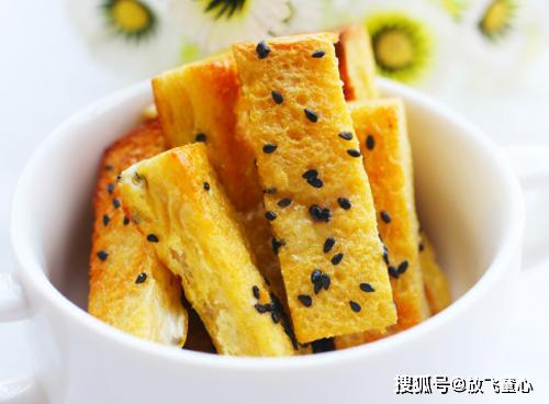 教你简单好吃的快手早餐做法,香烤吐司条,香酥
