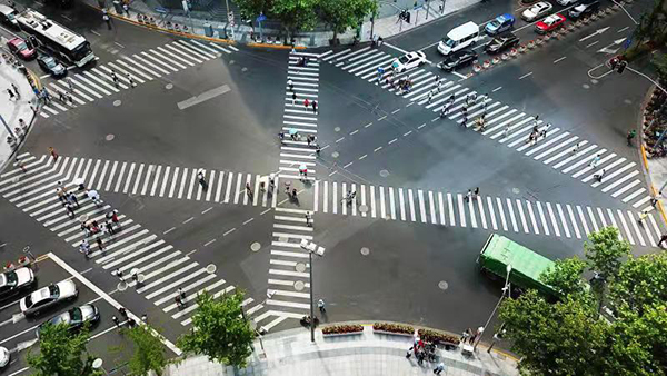 今年以来上海道路交通事故、死亡人数“双降”，秘诀是……