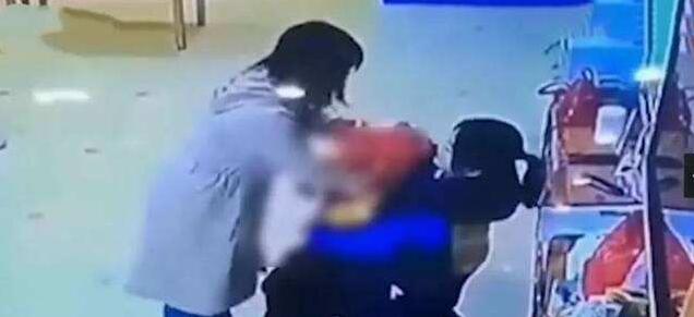 湖南娄底幼师殴打女童，老师拒不道歉，其父痛殴老师遭拘留插图