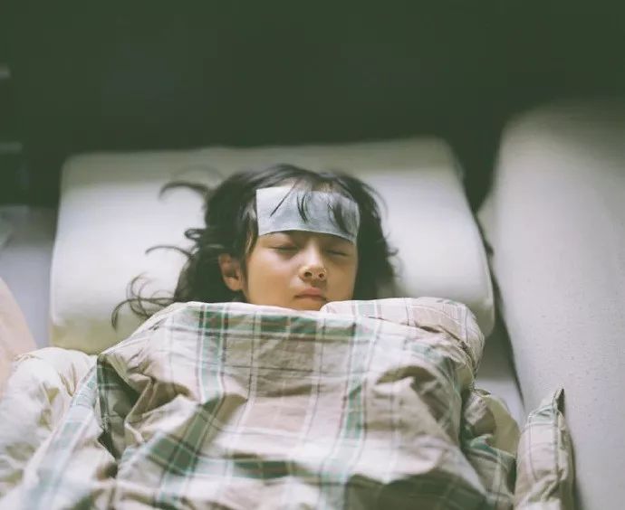 陈妍妈妈■原创水痘病毒来袭，没有抗体的孩子要不要去打自费的二类水痘疫苗？