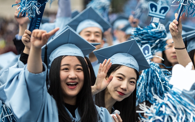 中国赴美留学生增长十年最低，美国有点急欧洲忙笑纳