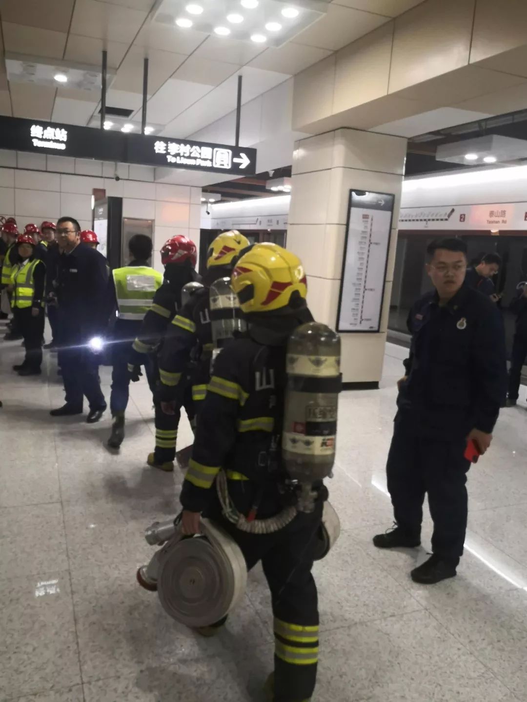 急救中心救护员 85272732d8634544b9e3682d44c38273.jpeg