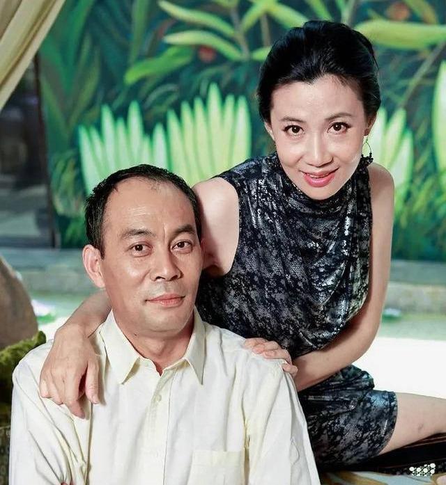 60岁张光北老婆曝光,是"中戏5朵金花"的她,一家三口都