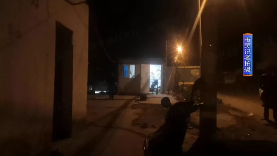 深夜的悲剧，男子捅伤同病房父子后跳楼身亡