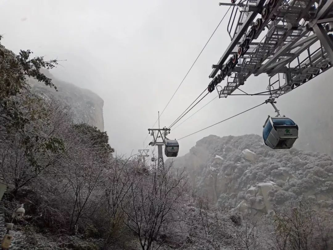 风雪中的坚守,风雪中的平安————华山北峰索道迎雪保平安