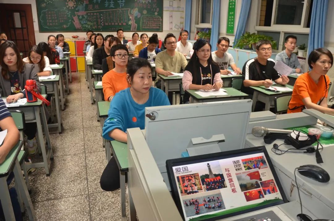 家校携手 共育成长——攀枝花市第一小学校召开家长会