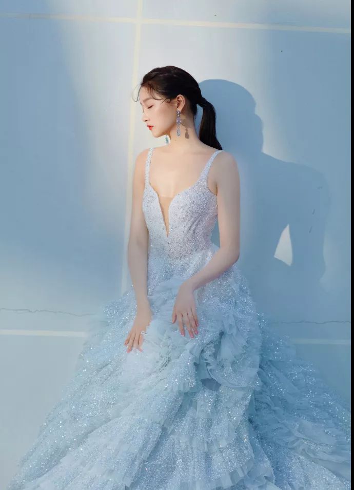 欧阳娜娜身高是个谜 d70d9d355be24f4baaabfd1d76a51ce6.jpeg