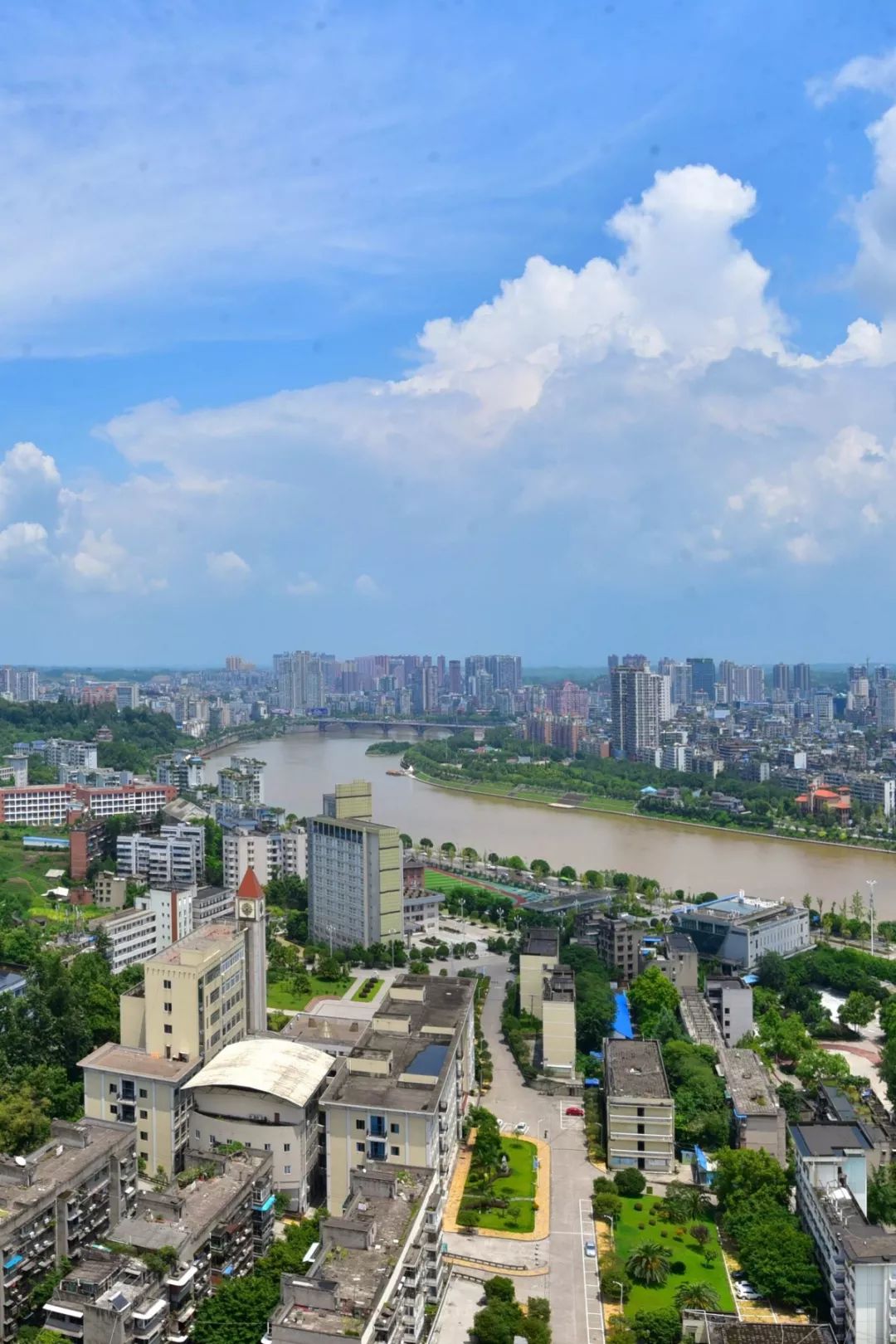 重庆和湖南经济总量_湖南财政经济学院